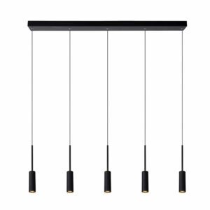 Die Pendelleuchte - Tulpe von Licht Factory ist eine moderne Pendelleuchte mit fünf gleichmäßig verteilten schwarzen zylindrischen Lichtern, die von einer rechteckigen Deckenhalterung hängen. Dünne Drähte hängen jedes Licht auf und unterstreichen das schlanke und minimalistische Design.