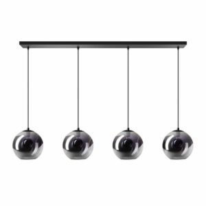 Vier kugelförmige Naru-Pendelleuchten von Licht Factory hängen in einer Reihe an einer schwarzen Stange, gleichmäßig verteilt mit verspiegelten Oberflächen. Die dünnen schwarzen Kabel verleihen dem Design eine moderne, schlichte Note.