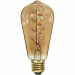 Die LED Kolben 3,2W 2100K Amber Dimmbar Ø6,4cm verfügt über ein Tropfendesign im Edison-Stil mit sichtbarem Spiralfaden, einem Messingschraubsockel und einer getönten Glasaußenseite für ein antikes und warmes Aussehen.