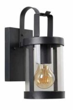 Die Außenleuchte - Lara ist eine moderne schwarze Wandlaterne für den Außenbereich mit einem klaren, zylindrischen Glasgehäuse und einer freiliegenden Glühlampe, die ein warmes Licht ausstrahlt. Sie ist auf einem rechteckigen schwarzen Sockel mit einem dekorativen Griff an der Oberseite montiert.