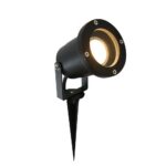 Der Gartenstrahler - Spike - 3 für 2 Special von Licht Factory ist ein schwarzer Bodenstrahler für den Außenbereich mit robustem Metallgehäuse und runder Vorderseite, der ein warmweißes Licht ausstrahlt und sich mithilfe seines Erdspießs einfach im Boden befestigen lässt.