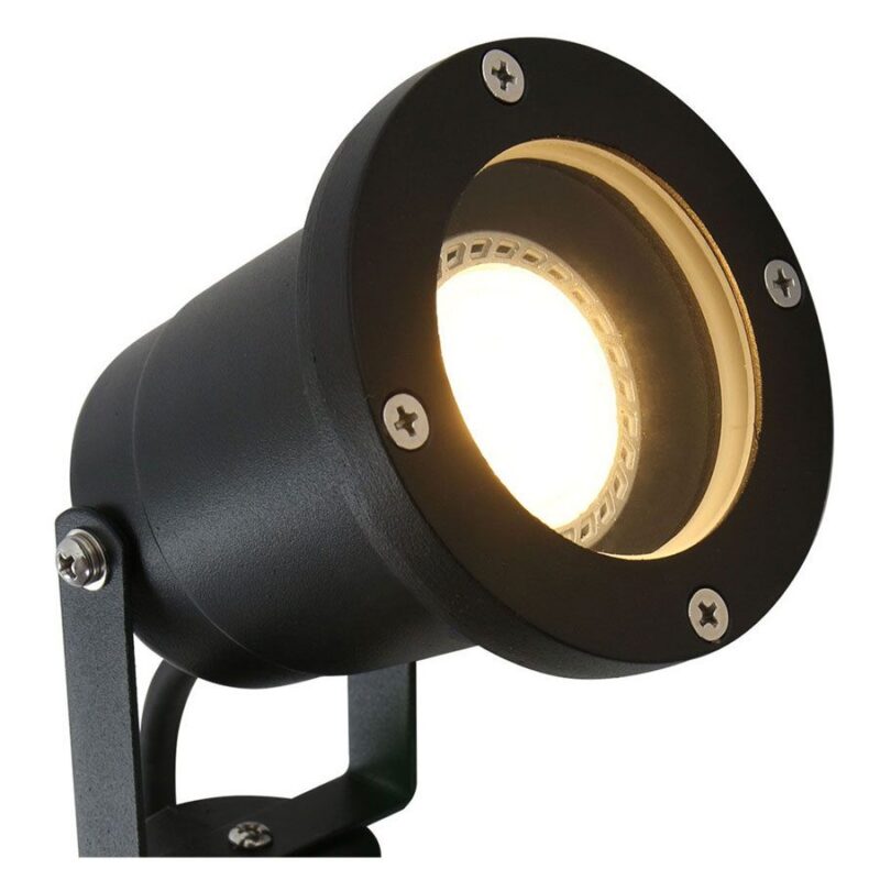 Der Gartenstrahler - Spike-Strahler mit vier sichtbaren Schrauben und verstellbarer Halterung strahlt helles Licht aus.