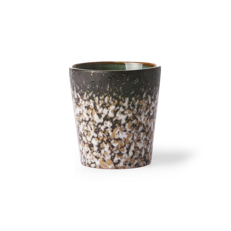 Der HK Living Kaffeebecher - Vintage Nature ist eine Keramik-Kaffeetasse mit gesprenkeltem Design, das dunkelbraune und weiße Muster zeigt. Er hat eine glatte, konische Form und steht vor einem schlichten weißen Hintergrund.