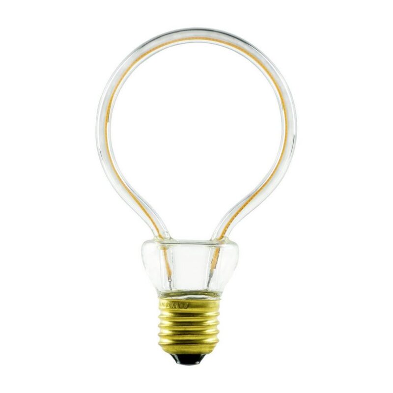 Das Leuchtmittel - Artlight Bulb 6,5W dimmbar 8,5cm von Licht Factory ruht auf einem schlichten weißen Hintergrund und verfügt über einen goldenen Schraubsockel und einen klaren Glaskörper, der seinen dünnen, runden Glühfaden elegant zur Schau stellt. Das Leuchtmittel - Artlight Bulb 6,5W dimmbar 8,5cm von Licht Factory ruht auf einem schlichten weißen Hintergrund und verfügt über einen goldenen Schraubsockel und einen klaren Glaskörper, der seinen dünnen, runden Glühfaden elegant zur Schau stellt.