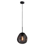 Die schlichte Pendelleuchte - Bubble 1er (M) in modernem Schwarz hängt von der Decke und präsentiert einen rauchigen, durchscheinenden Glasschirm. Im Inneren sorgt eine leuchtende freiliegende Glühlampe mit ihrem minimalistischen Design für eine warme Atmosphäre.