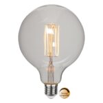 Ein klares, rundes LED-Leuchtmittel - Globe 3,8W 1800K dimmbar Ø12,5cm mit sichtbarem Glühfaden und einem silbernen Schraubsockel, versehen mit einem kleinen Etikett, das die Dimmerkompatibilität anzeigt.