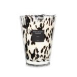 Der Baobab Diffuser-Platinum verfügt über einen dekorativen Glashalter mit einem schwarz-weißen Punktemuster, das an den majestätischen Affenbrotbaum erinnert und Eleganz und Stil verkörpert.