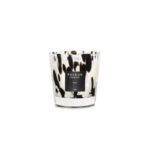 Der Baobab Diffusor Platinum wird in einem Glashalter mit elegantem schwarz-weißem Marmormuster geliefert. Auf der Vorderseite sind die Aufschriften „Baobab Collection“, „Black“ und „Pearl“ zu sehen, die jedem Raum einen raffinierten, vom Baobab inspirierten Stil verleihen.