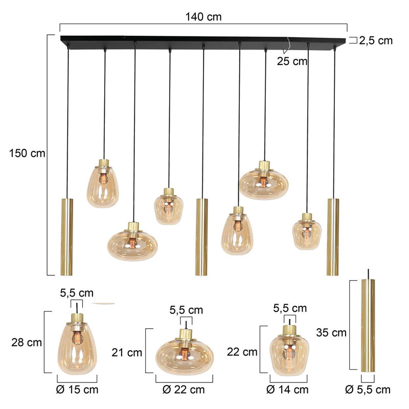 Die Pendelleuchte – Lucy 2.0 – 9er verfügt über acht unterschiedlich geformte Glühbirnen, die an schwarzen Kabeln mit goldenen Fassungen hängen. Die Abmessungen sind markiert und die Leuchte misst 140 cm Breite und 150 cm Länge, wodurch sie einen markanten optischen Mittelpunkt bildet. Die Pendelleuchte – Lucy 2.0 – 9er verfügt über acht unterschiedlich geformte Glühbirnen, die an schwarzen Kabeln mit goldenen Fassungen hängen. Die Abmessungen sind markiert und die Leuchte misst 140 cm Breite und 150 cm Länge, wodurch sie einen markanten optischen Mittelpunkt bildet.