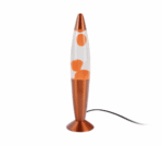 Die Tischleuchte - Lava mini ist eine hohe, orangefarbene Lampe mit orangefarbenem Sockel und Kappe, auf der orangefarbene Tropfen in einer klaren Flüssigkeit schwimmen. Sie verfügt über ein schwarzes Netzkabel, das von unten herausragt.