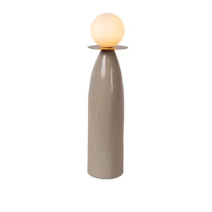 Die Tischleuchte - Figaro ist eine hohe, beige Keramiklampe mit glänzender Oberfläche. Sie verfügt über eine runde Glühbirne an der Oberseite, die einer minimalistischen Skulptur ähnelt, und weist ein modernes und elegantes Design auf.