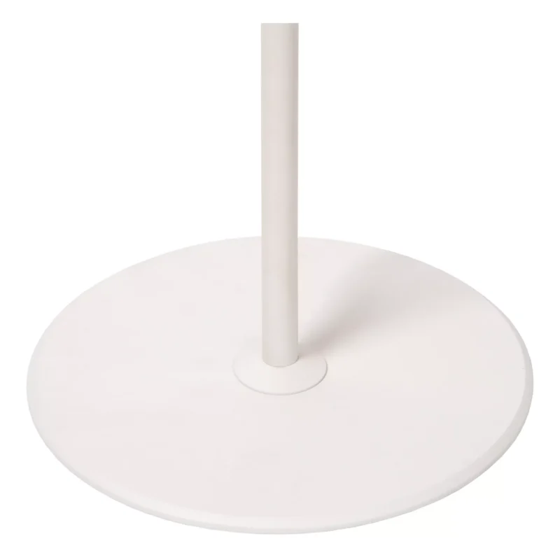 Die Stehleuchte - Icon verfügt über einen weißen, runden Sockel mit einem schlanken, vertikalen Mast in der Mitte. Ihre glatte, minimalistische Oberfläche verkörpert die moderne Eleganz der Designs von Licht Factory und weist sie als stilvolles Möbelstück oder Wohnaccessoire aus.