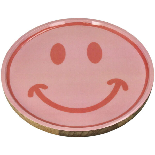 Das Dekobrett - Smiley ist ein rundes Holztablett mit einem großen rosa Smiley-Gesicht, das mit zwei ovalen Augen und einem nach oben gerichteten Mund für einen fröhlichen Look sorgt. Es hat eine glatte Oberfläche und einen dezenten Farbverlauf-Hintergrund.