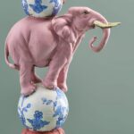 Kerzenhalter in pink mit einem Elefant und blau weißen kugeln