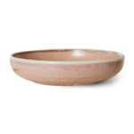 Bowl schale aus Keramik in rosa auf weißem Hintergrund