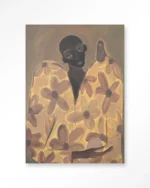 Gemälde einer Person mit dunkler Haut und markanten Wimpern, die einen Mantel mit großen gelben Blumen trägt. Ihre Augen sind geschlossen und auf ihrer Schulter sitzt ein Vogel vor einem weichen grauen Hintergrund.