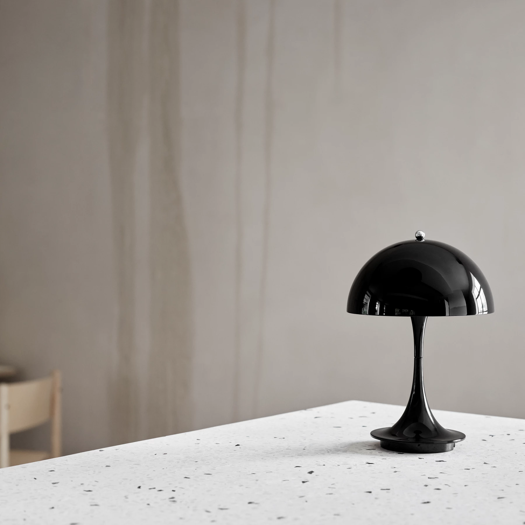 52226_63110_LP Panthella Portable Metal shade Black.png