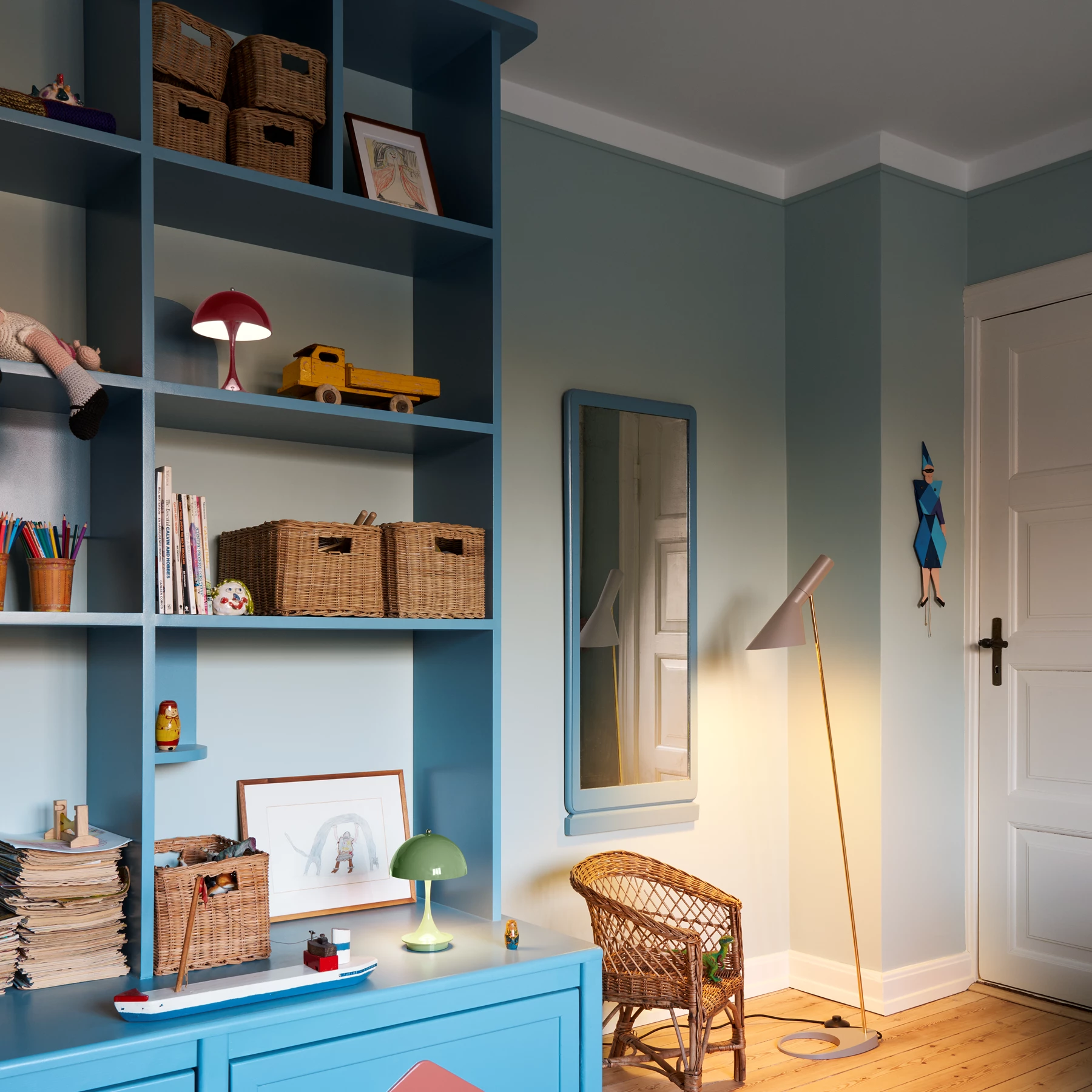 63555_63555_SS25-Drop2-Interior-Lolland-Panthella-160-Portable-AJ-Floor-ES0191.png