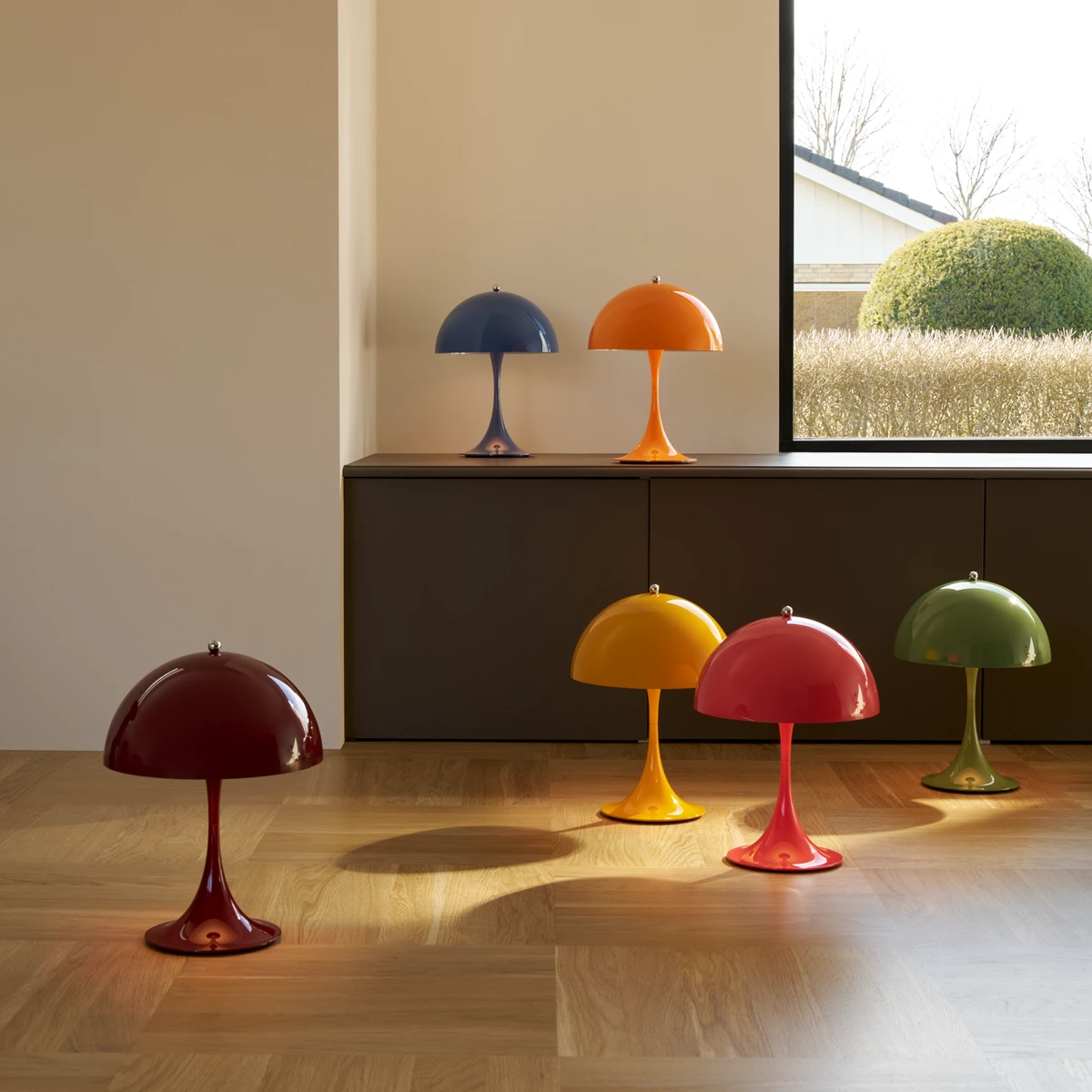 64837_64837_Panthella-250-Portable-Odense-Family-Living-Room3-ON.png