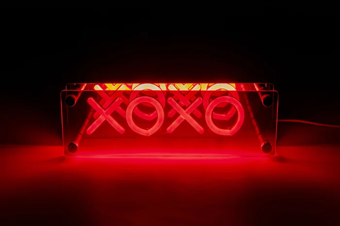 tischleuchte-led-schrift-xoxo-21-lmc1a.jpg